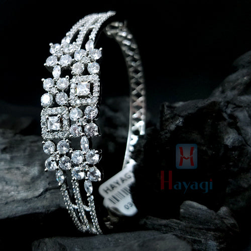 American Diamond Bracelet at best price in New Delhi by Diva Art Jewellers  | ID: 12874706773